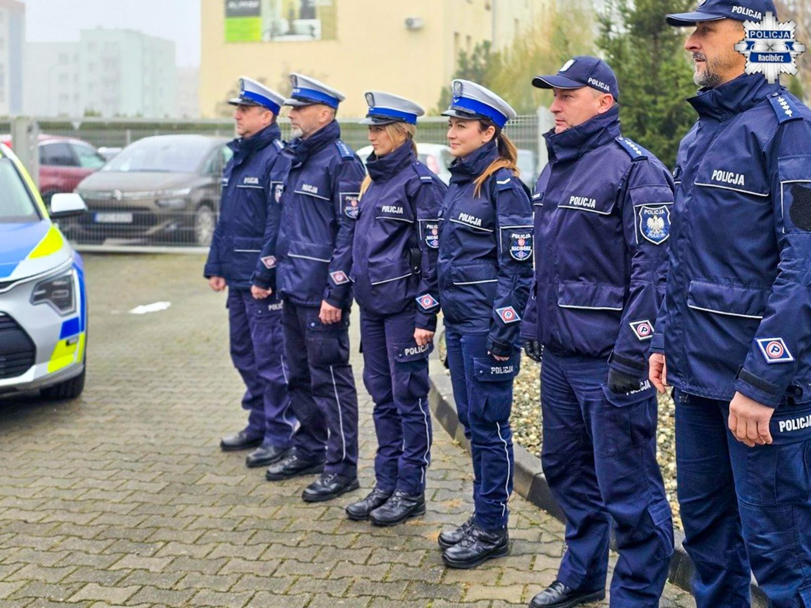 Zdjęcie w galerii na portalu naszraciborz.pl: Policjanci z Raciborza dostali nowe radiowozy wiadomości z regionu