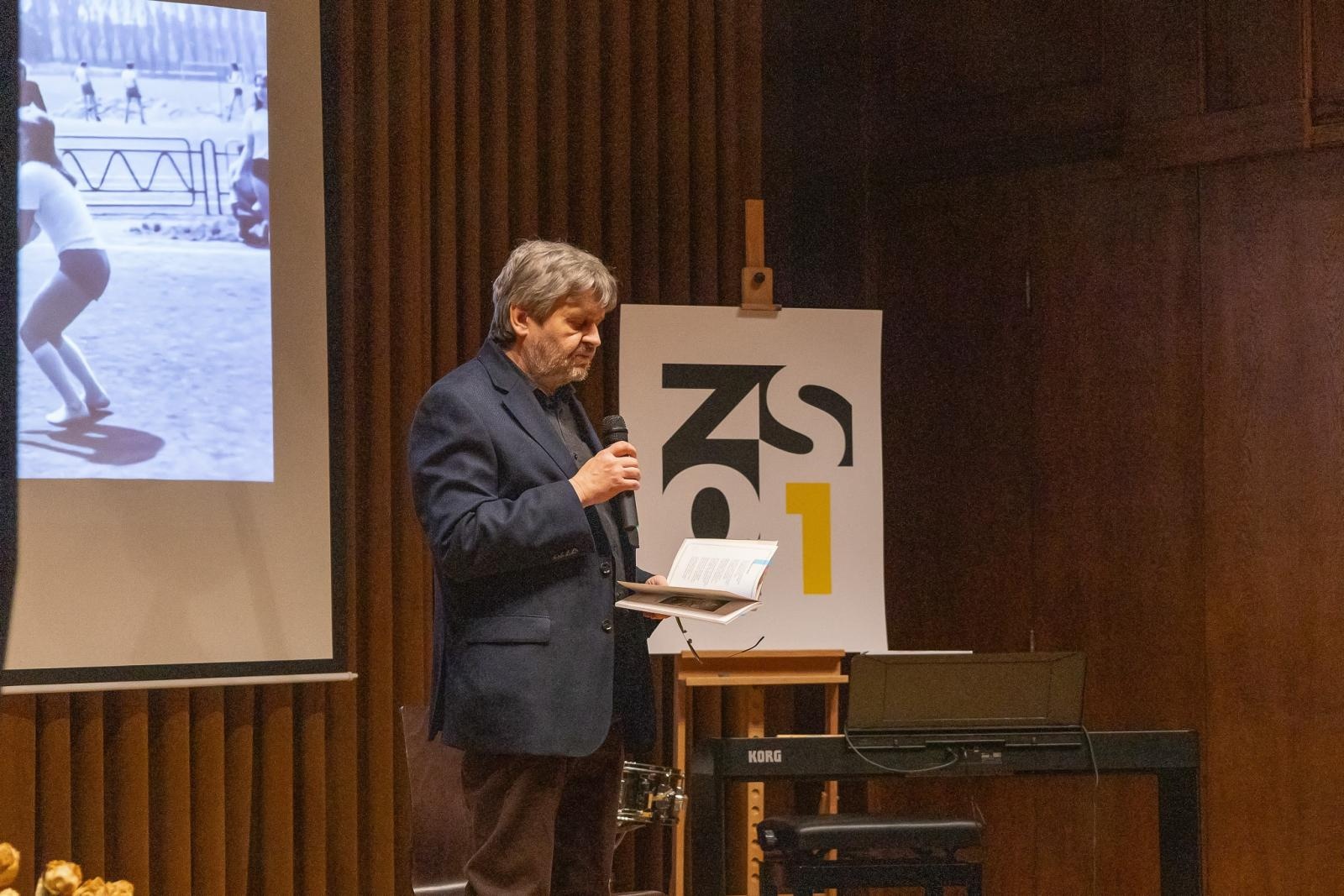 Zdjęcie w galerii na portalu naszraciborz.pl: Poetyckie spotkanie pokoleń w ZSO nr 1 w Raciborzu wiadomości z regionu