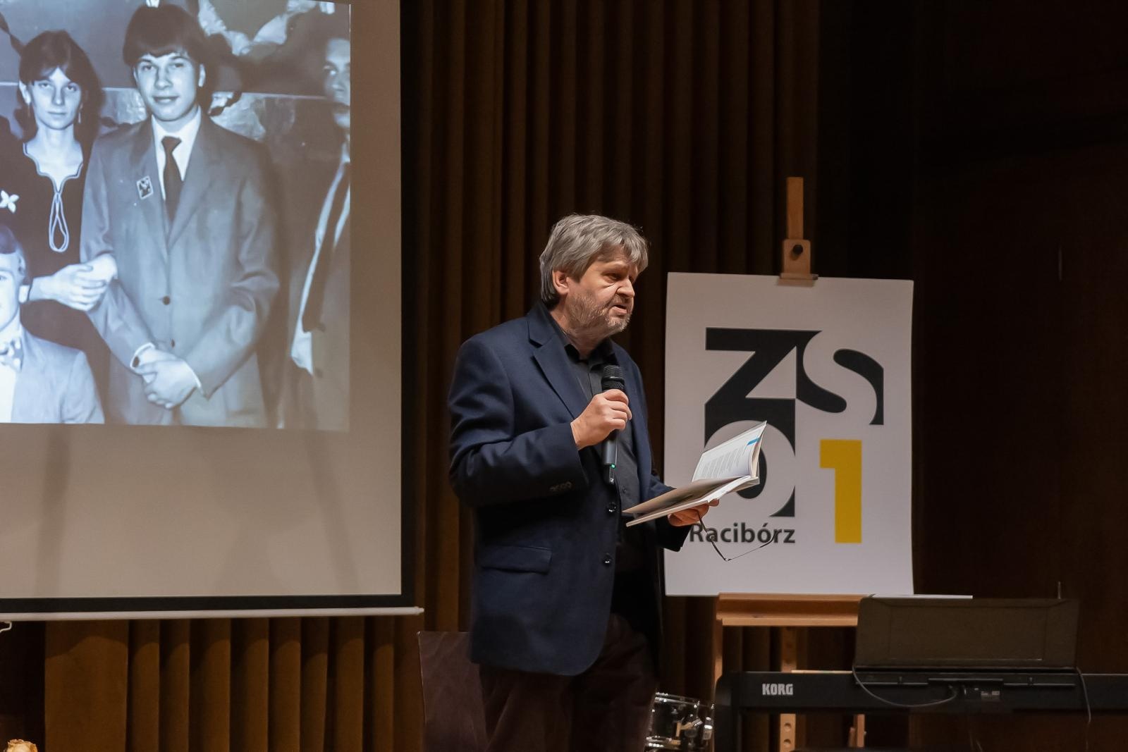 Zdjęcie w galerii na portalu naszraciborz.pl: Poetyckie spotkanie pokoleń w ZSO nr 1 w Raciborzu wiadomości z regionu