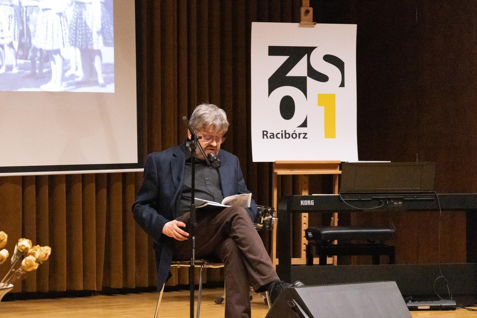 Zdjęcie w galerii na portalu naszraciborz.pl: Poetyckie spotkanie pokoleń w ZSO nr 1 w Raciborzu wiadomości z regionu