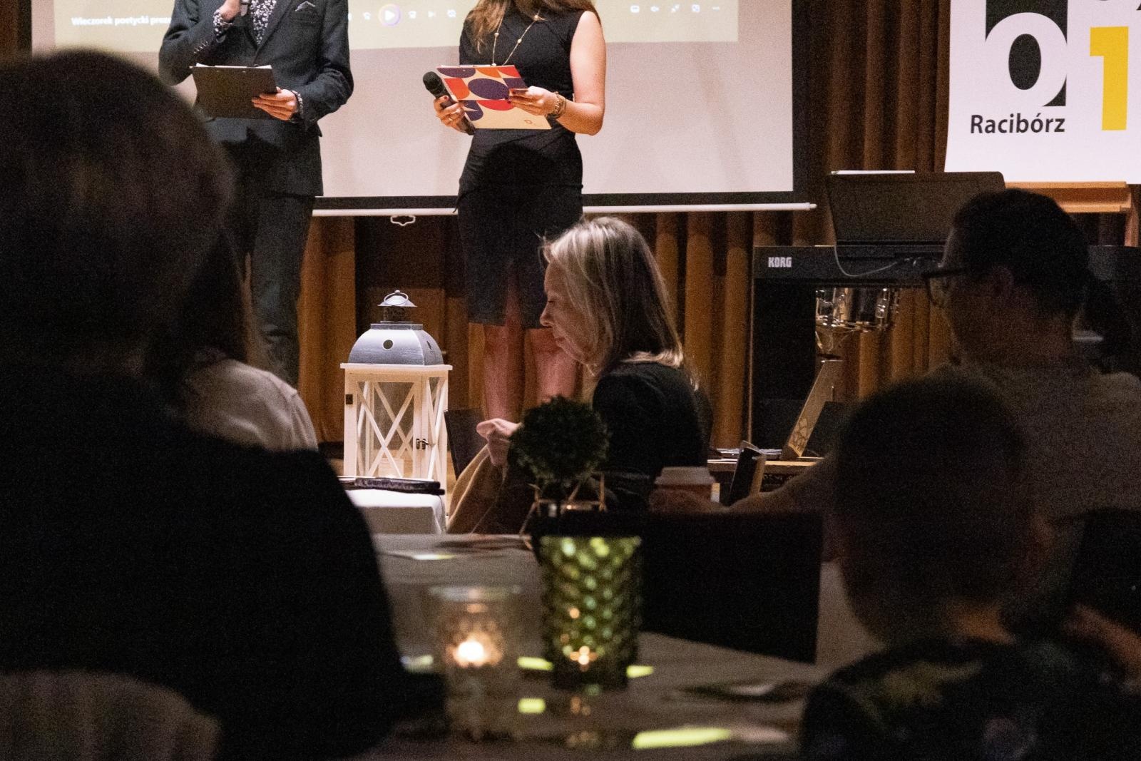 Zdjęcie w galerii na portalu naszraciborz.pl: Poetyckie spotkanie pokoleń w ZSO nr 1 w Raciborzu wiadomości z regionu