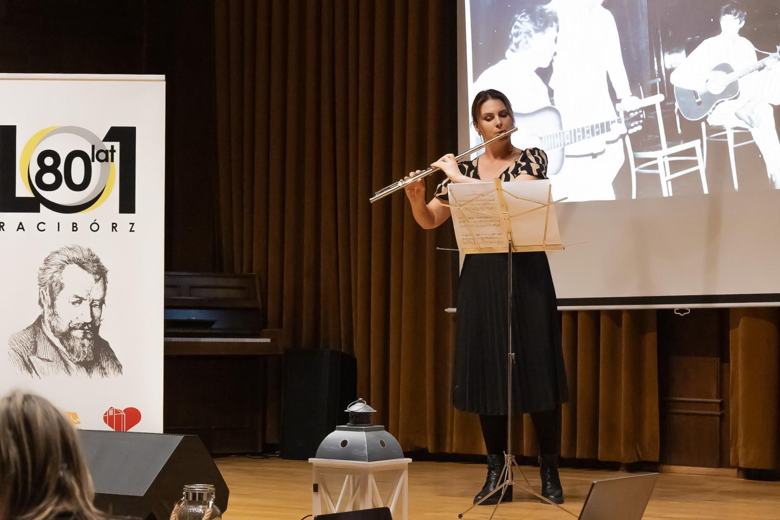 Zdjęcie w galerii na portalu naszraciborz.pl: Poetyckie spotkanie pokoleń w ZSO nr 1 w Raciborzu wiadomości z regionu