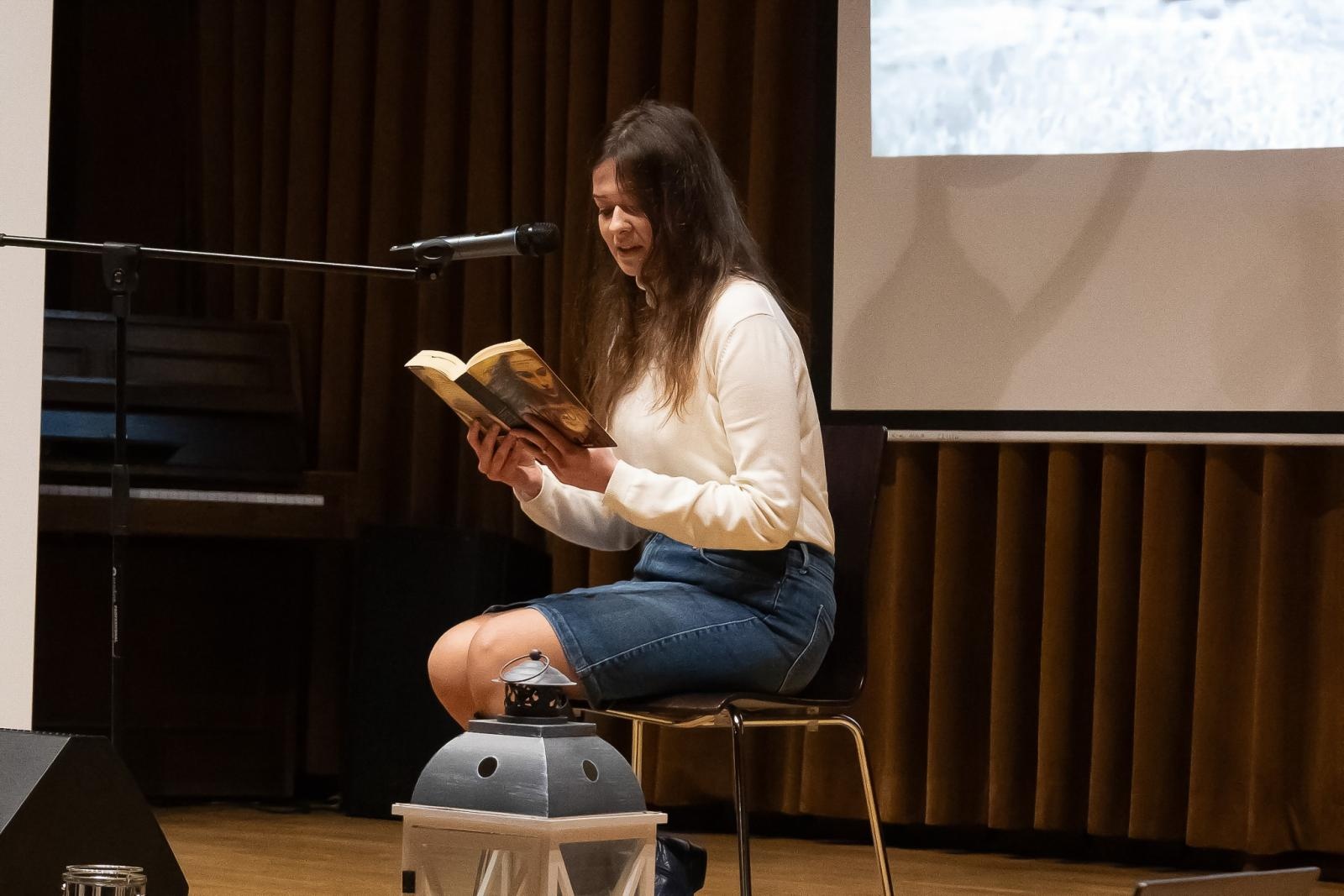 Zdjęcie w galerii na portalu naszraciborz.pl: Poetyckie spotkanie pokoleń w ZSO nr 1 w Raciborzu wiadomości z regionu