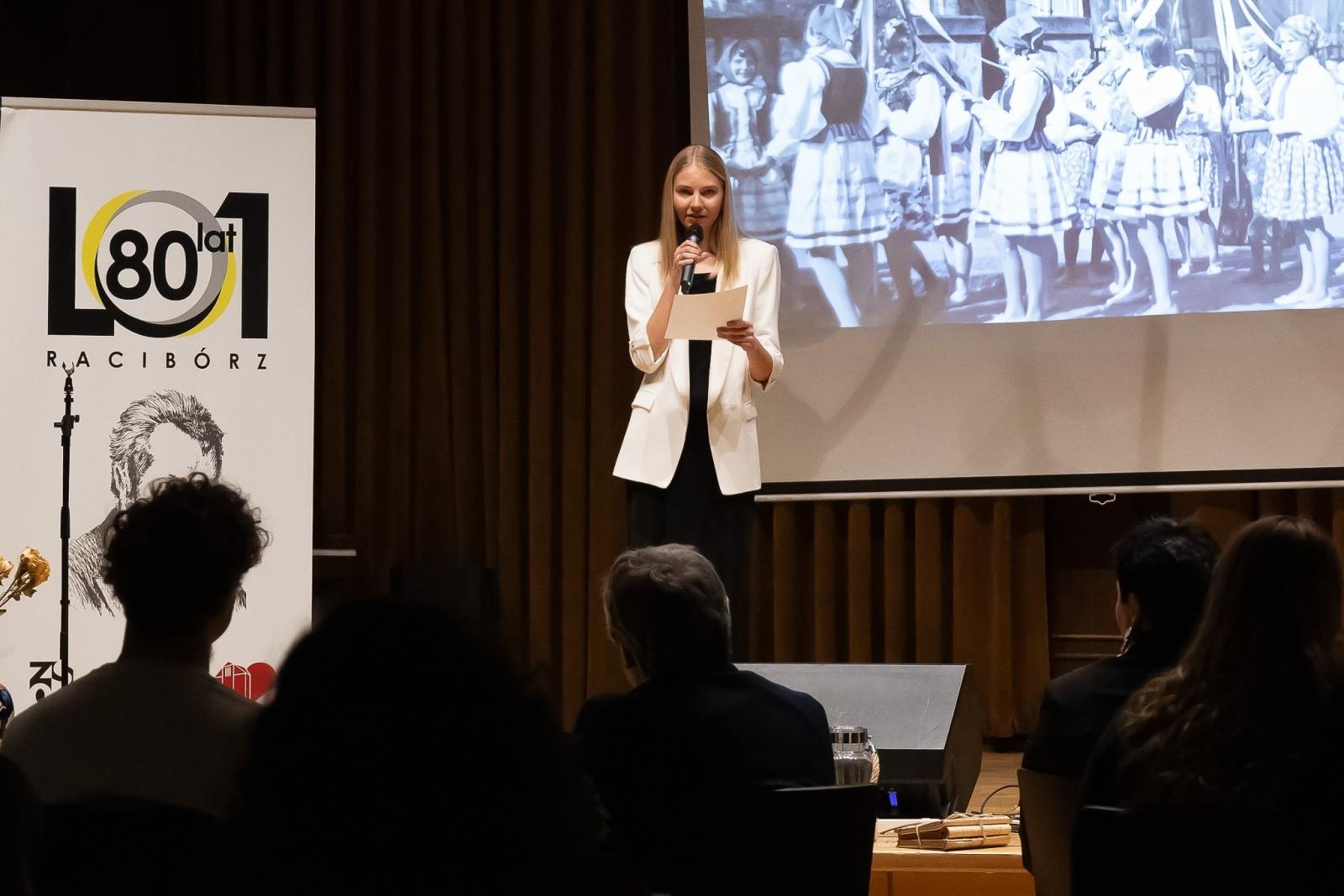 Zdjęcie w galerii na portalu naszraciborz.pl: Poetyckie spotkanie pokoleń w ZSO nr 1 w Raciborzu wiadomości z regionu