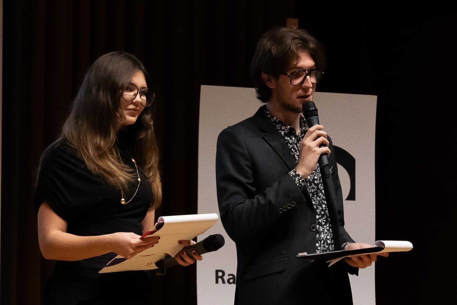 Zdjęcie w galerii na portalu naszraciborz.pl: Poetyckie spotkanie pokoleń w ZSO nr 1 w Raciborzu wiadomości z regionu