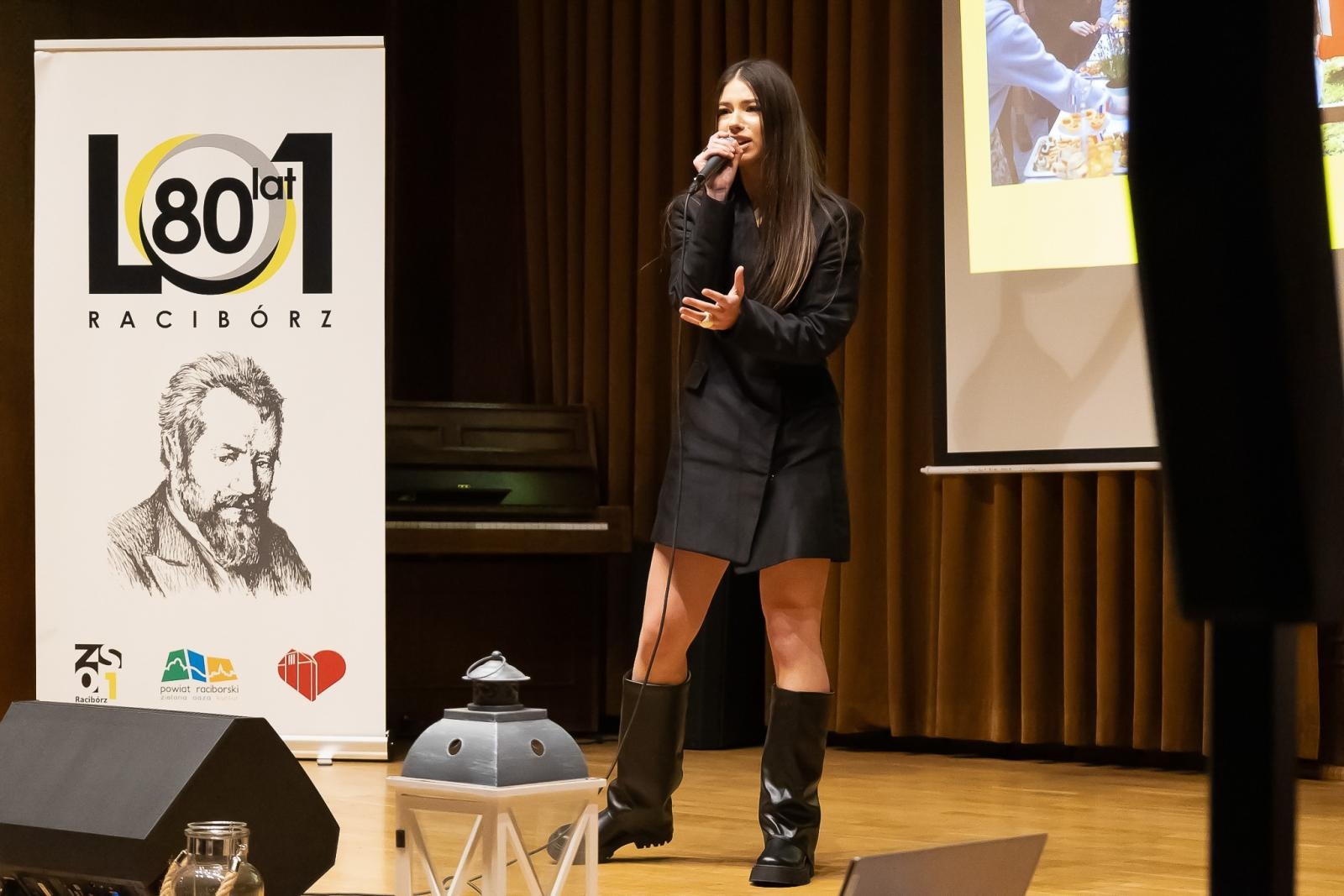 Zdjęcie w galerii na portalu naszraciborz.pl: Poetyckie spotkanie pokoleń w ZSO nr 1 w Raciborzu wiadomości z regionu