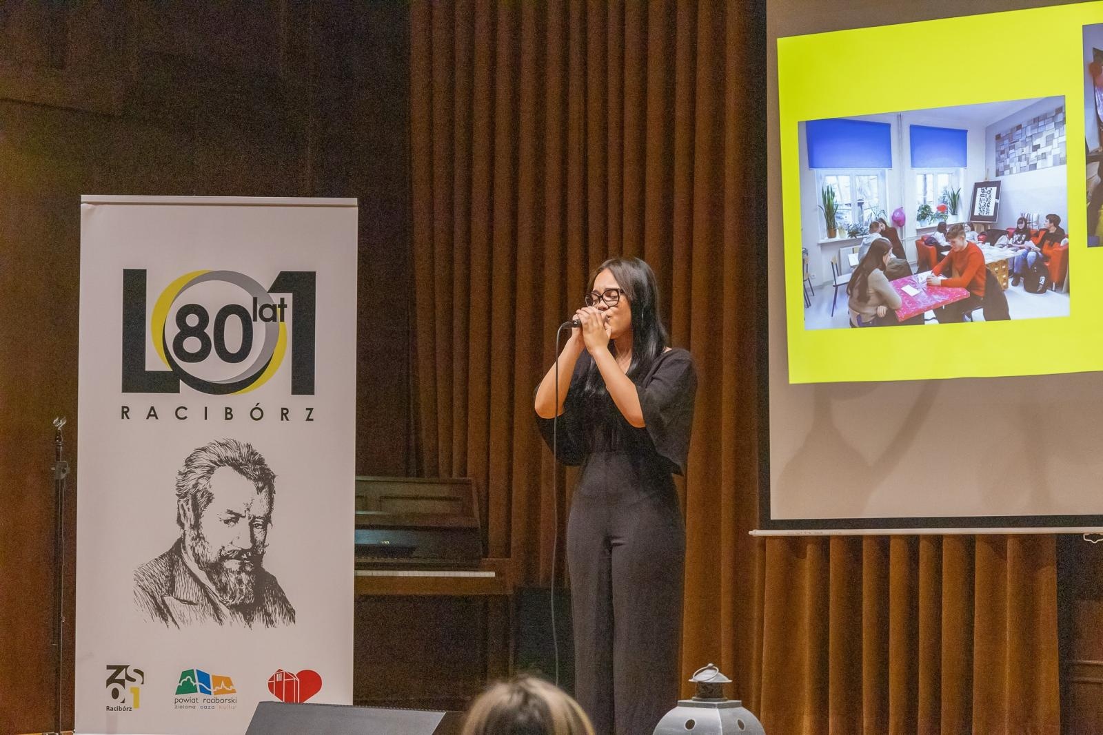 Zdjęcie w galerii na portalu naszraciborz.pl: Poetyckie spotkanie pokoleń w ZSO nr 1 w Raciborzu wiadomości z regionu