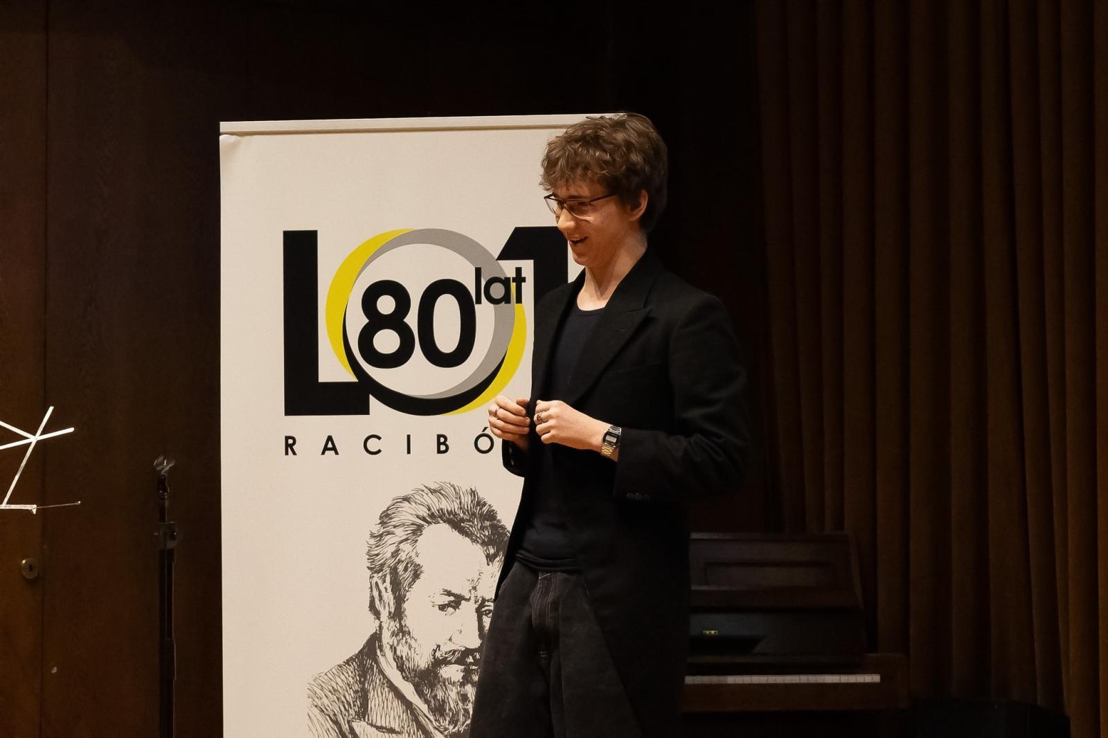 Zdjęcie w galerii na portalu naszraciborz.pl: Poetyckie spotkanie pokoleń w ZSO nr 1 w Raciborzu wiadomości z regionu