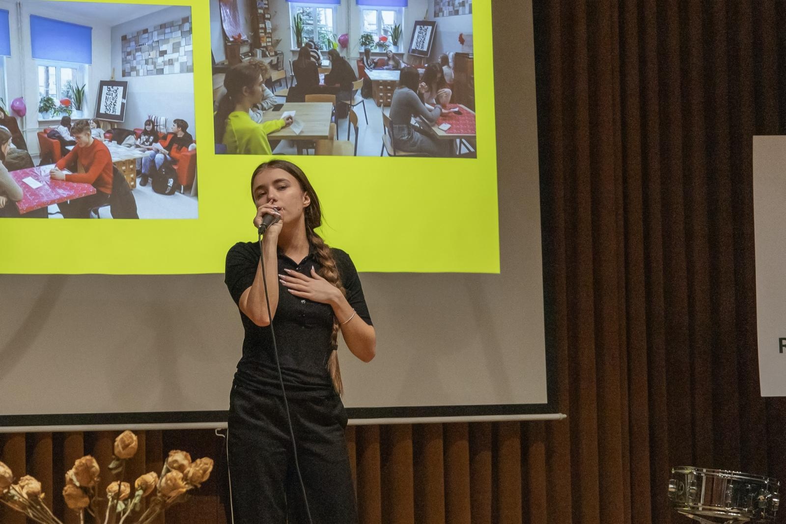 Zdjęcie w galerii na portalu naszraciborz.pl: Poetyckie spotkanie pokoleń w ZSO nr 1 w Raciborzu wiadomości z regionu