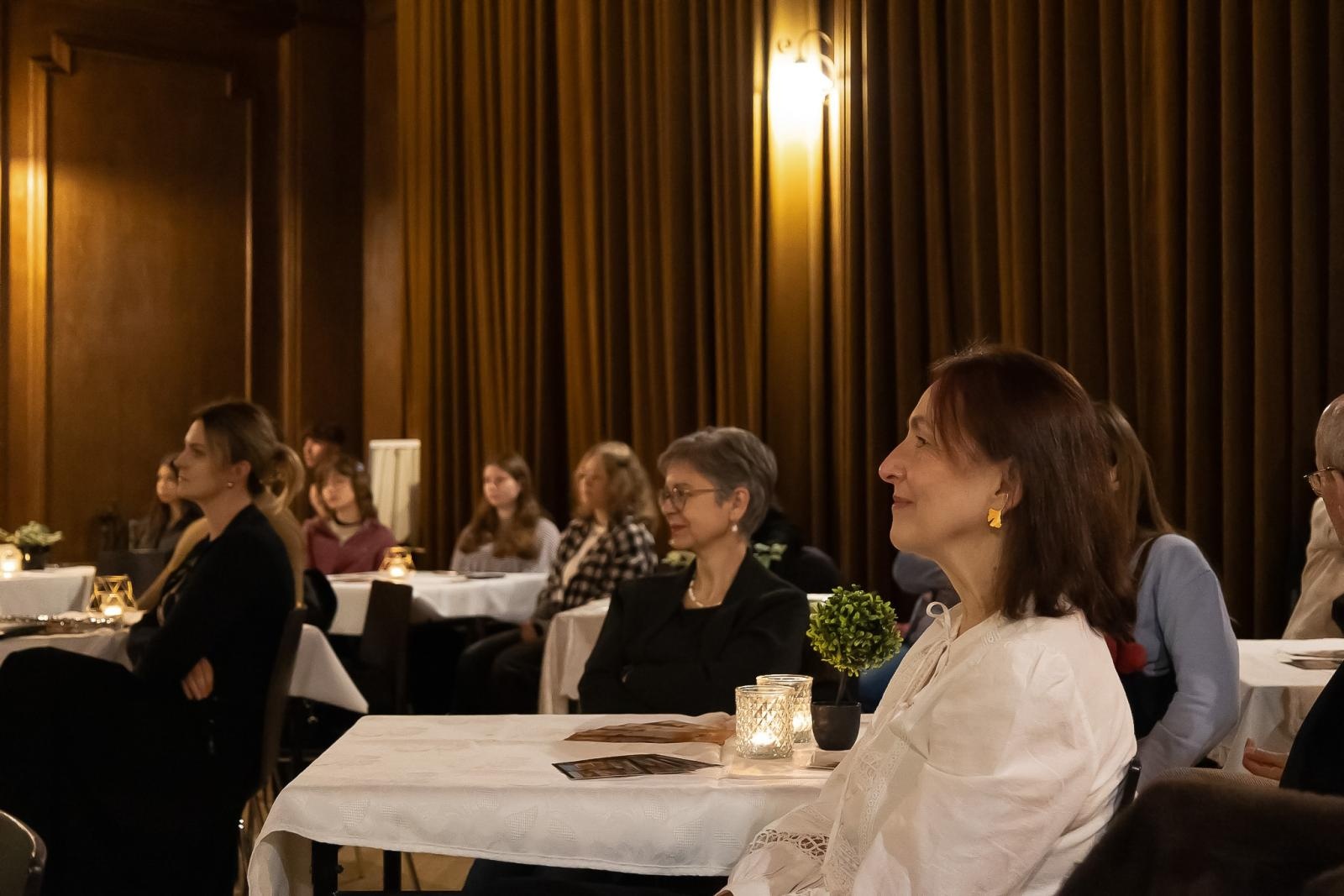 Zdjęcie w galerii na portalu naszraciborz.pl: Poetyckie spotkanie pokoleń w ZSO nr 1 w Raciborzu wiadomości z regionu