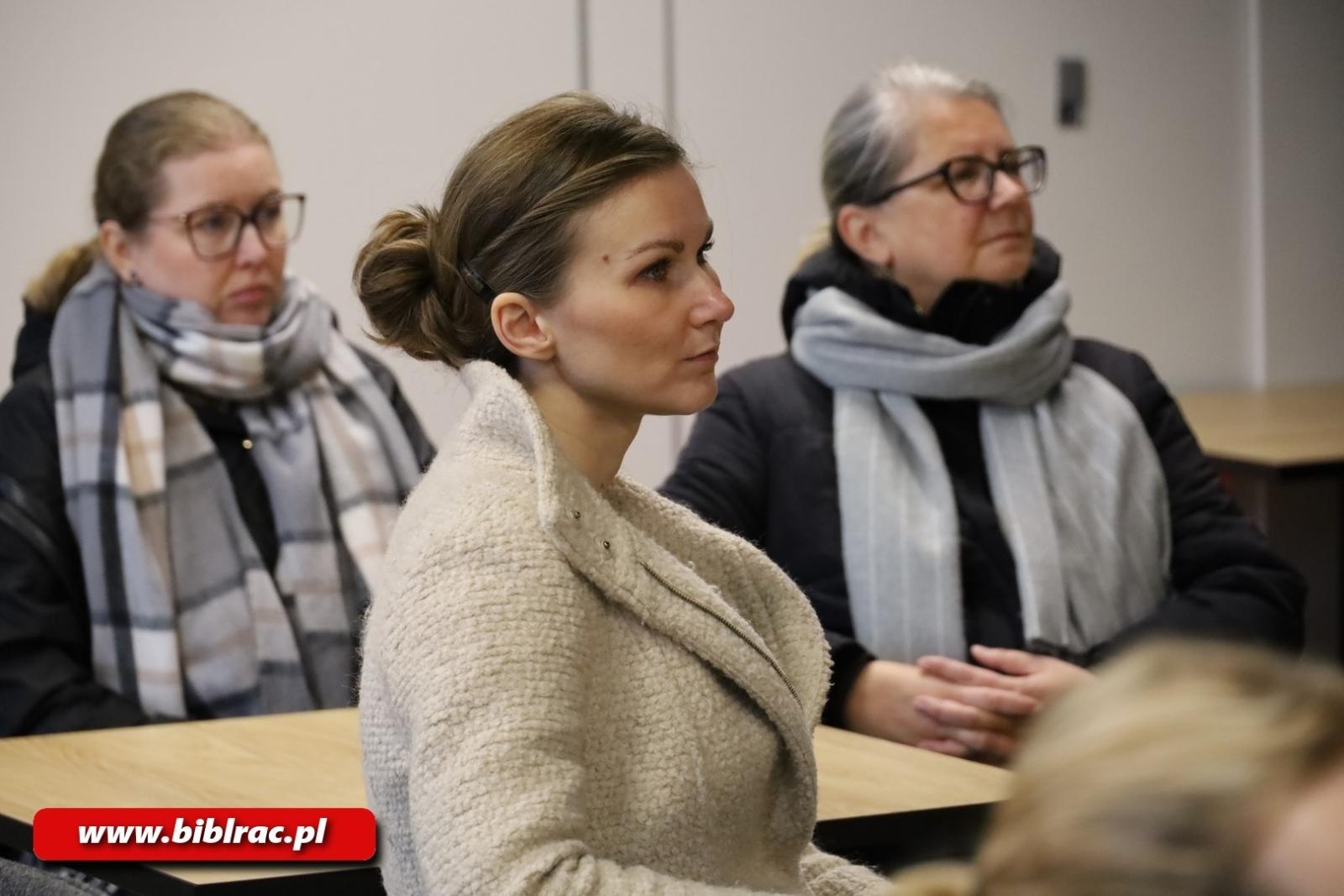 Zdjęcie w galerii na portalu naszraciborz.pl: Czy młodzież w Czechach czyta? Polsko-czeskie spotkanie bibliotekarzy na Stacji Młodych wiadomości z regionu