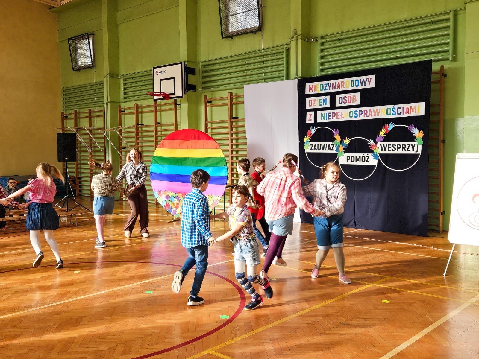 Zdjęcie w galerii na portalu naszraciborz.pl: Międzynarodowy Dzień Osób z Niepełnosprawnościami w ZSS w Raciborzu wiadomości z regionu