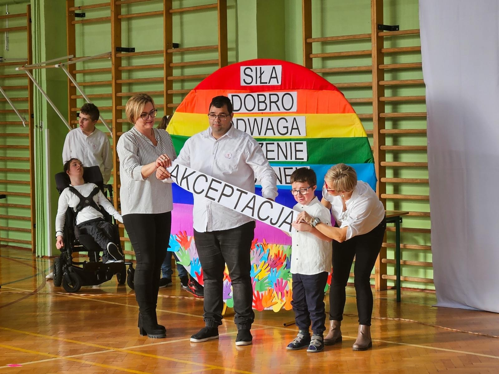 Zdjęcie w galerii na portalu naszraciborz.pl: Międzynarodowy Dzień Osób z Niepełnosprawnościami w ZSS w Raciborzu wiadomości z regionu