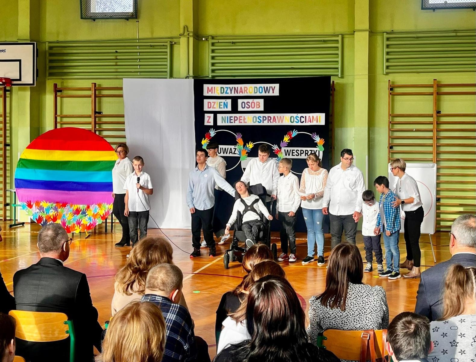 Zdjęcie w galerii na portalu naszraciborz.pl: Międzynarodowy Dzień Osób z Niepełnosprawnościami w ZSS w Raciborzu wiadomości z regionu