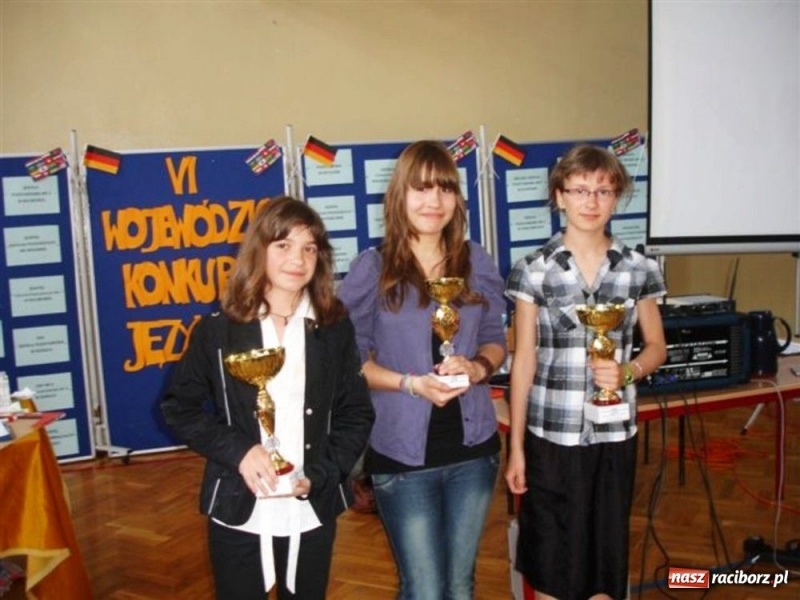 Zdjęcie w galerii na portalu naszraciborz.pl: Angliści z województwa w SP 18 wiadomości z regionu