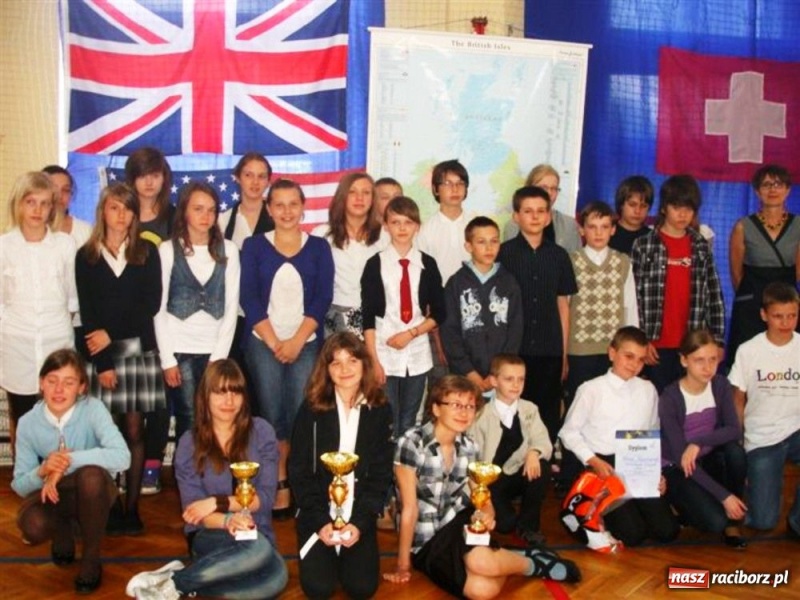 Zdjęcie w galerii na portalu naszraciborz.pl: Angliści z województwa w SP 18 wiadomości z regionu