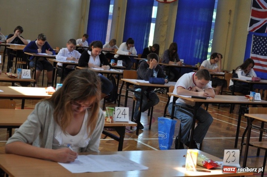 Zdjęcie w galerii na portalu naszraciborz.pl: Angliści z województwa w SP 18 wiadomości z regionu