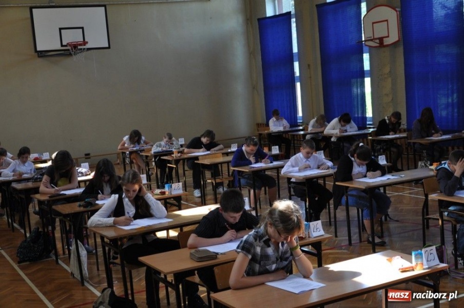 Zdjęcie w galerii na portalu naszraciborz.pl: Angliści z województwa w SP 18 wiadomości z regionu