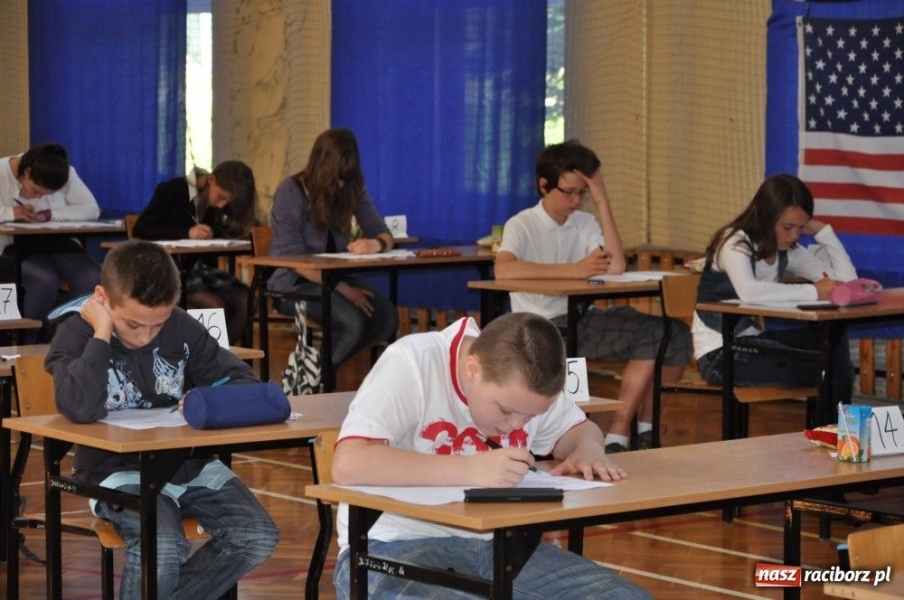 Zdjęcie w galerii na portalu naszraciborz.pl: Angliści z województwa w SP 18 wiadomości z regionu