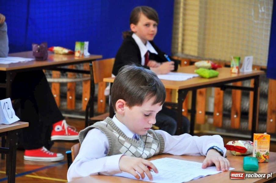 Zdjęcie w galerii na portalu naszraciborz.pl: Angliści z województwa w SP 18 wiadomości z regionu