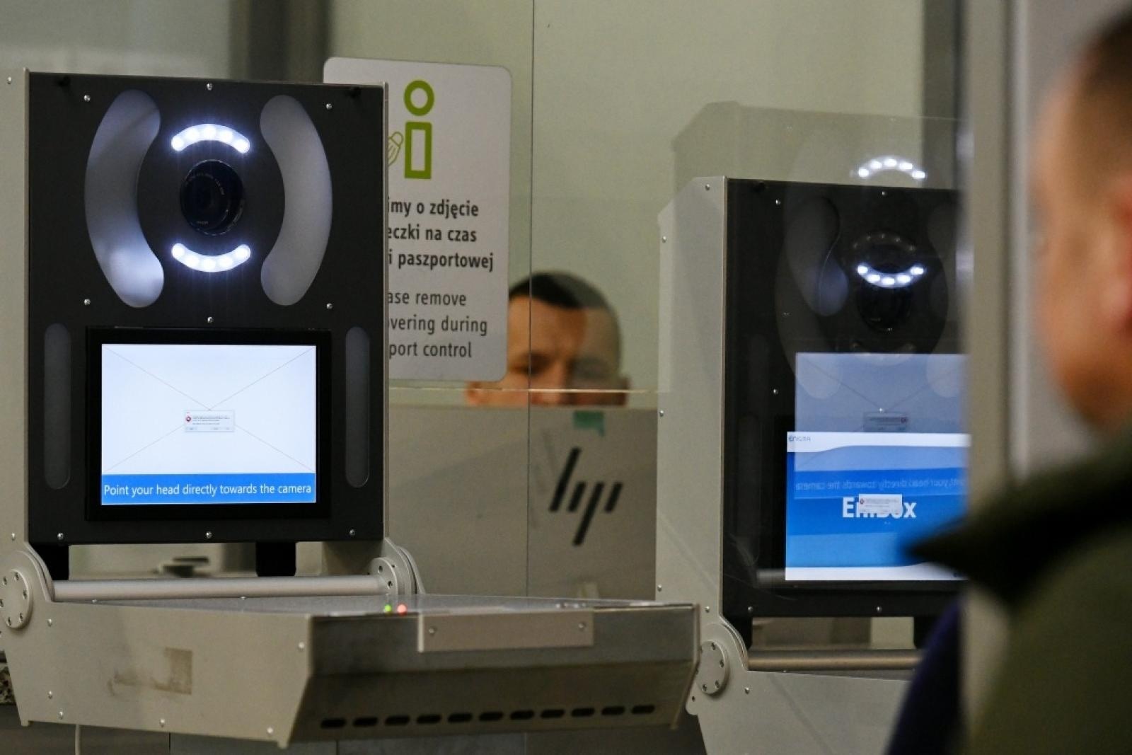 Zdjęcie w galerii na portalu naszraciborz.pl: Start systemu Entry/Exit (EES) w lotniczym przejściu granicznym Katowice-Pyrzowice wiadomości z regionu