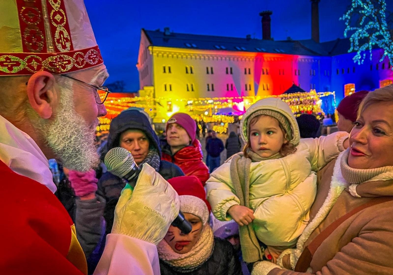 Zdjęcie w galerii na portalu naszraciborz.pl: Powiat, Zamek, Mieszko i Raciborzanie zapraszają na paradę świętego Mikołaja wiadomości z regionu
