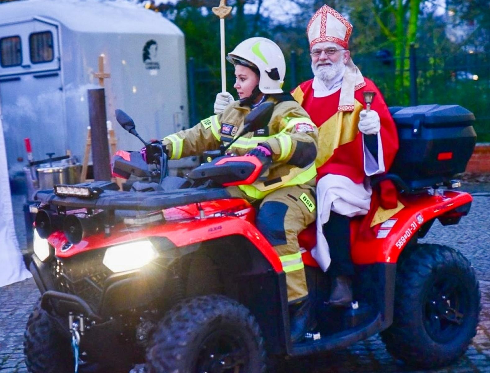 Zdjęcie w galerii na portalu naszraciborz.pl: Powiat, Zamek, Mieszko i Raciborzanie zapraszają na paradę świętego Mikołaja wiadomości z regionu