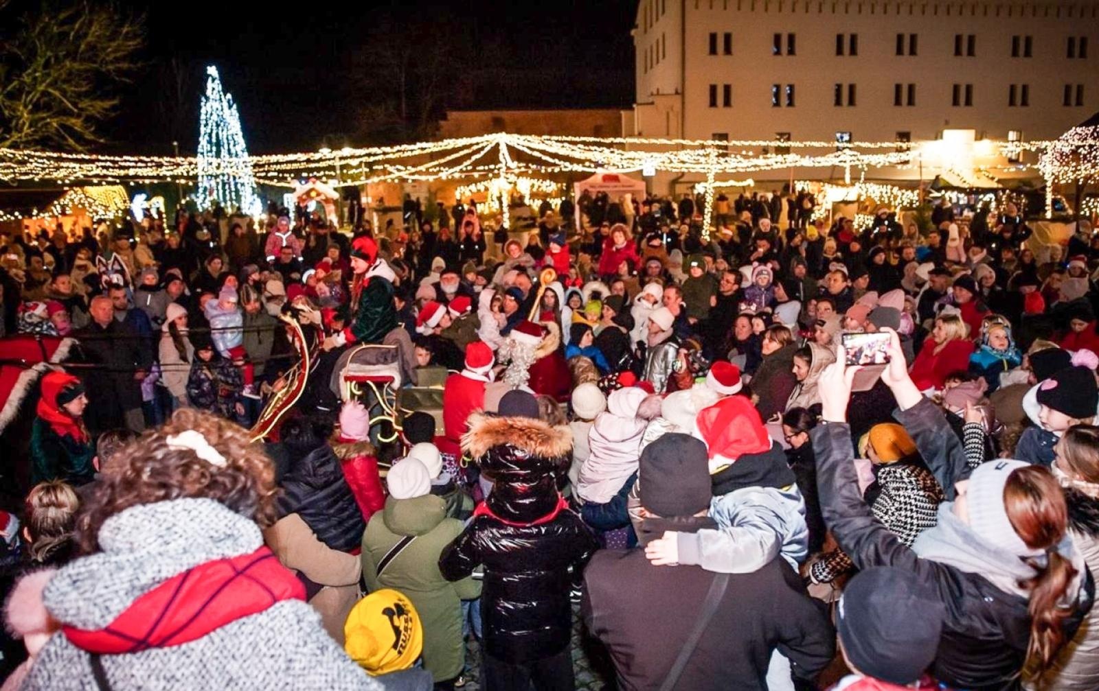 Zdjęcie w galerii na portalu naszraciborz.pl: Powiat, Zamek, Mieszko i Raciborzanie zapraszają na paradę świętego Mikołaja wiadomości z regionu