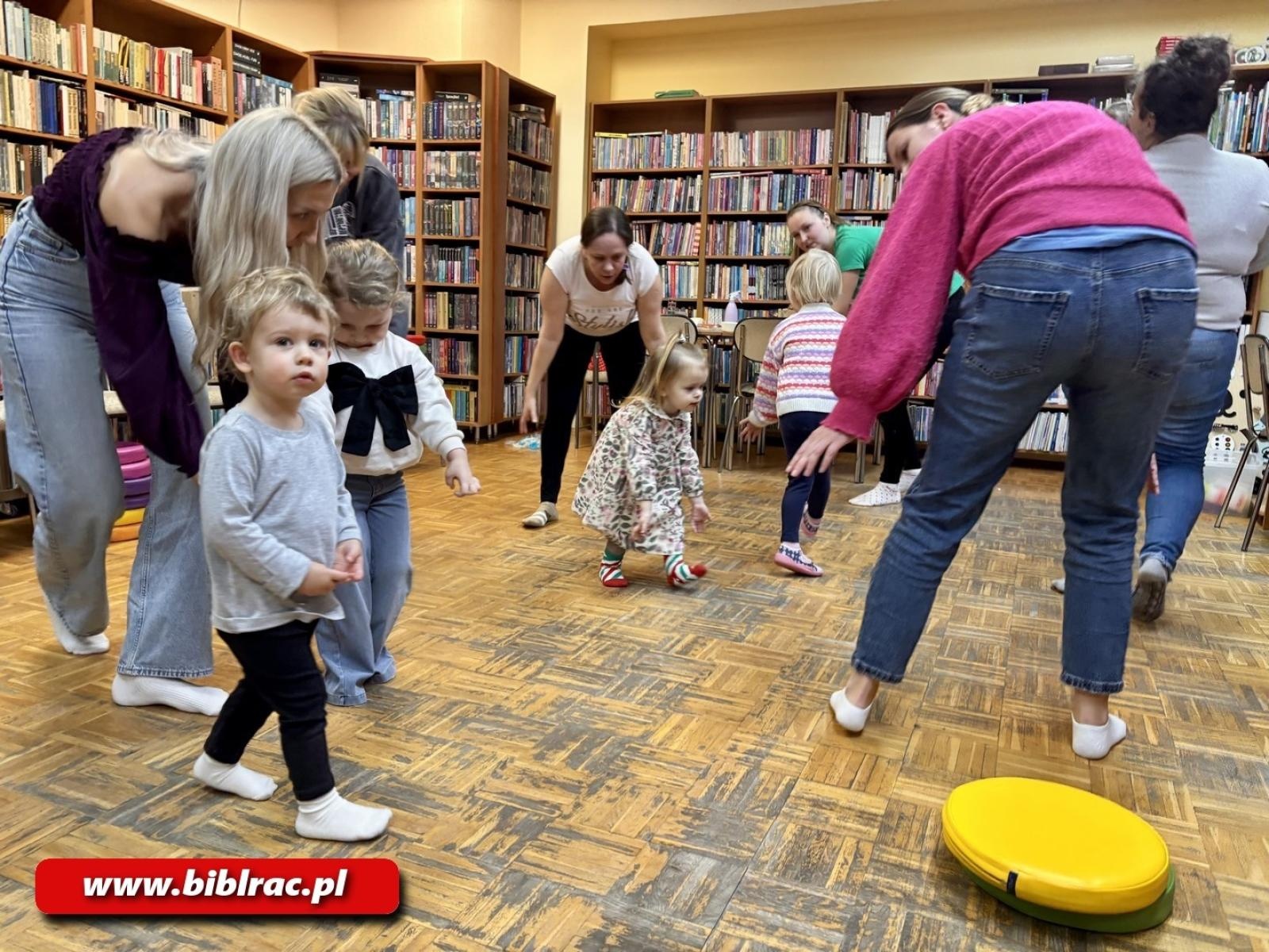 Zdjęcie w galerii na portalu naszraciborz.pl: Ruch to podstawa! Multisensorki w bibliotece w Ocicach wiadomości z regionu