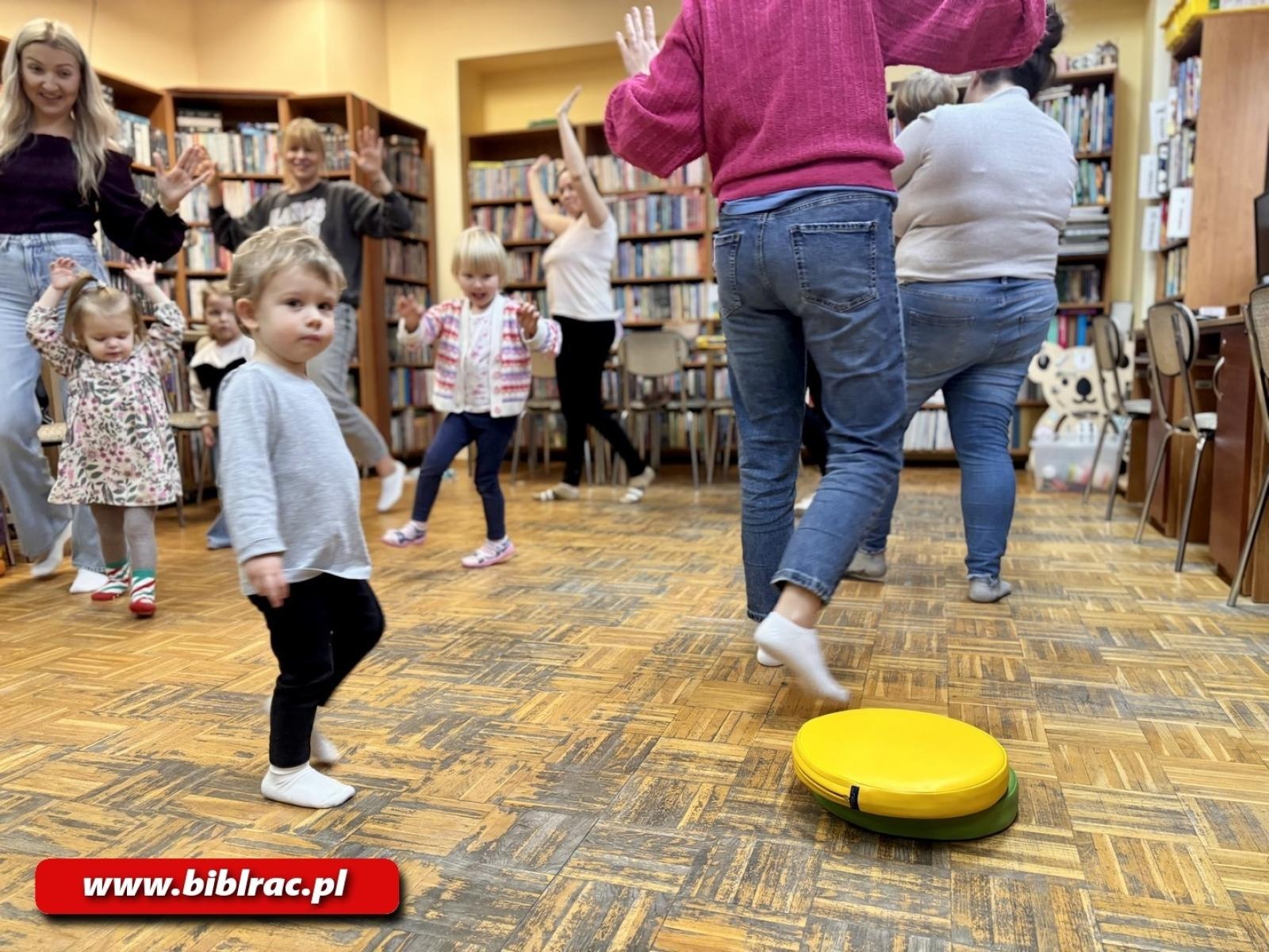 Zdjęcie w galerii na portalu naszraciborz.pl: Ruch to podstawa! Multisensorki w bibliotece w Ocicach wiadomości z regionu