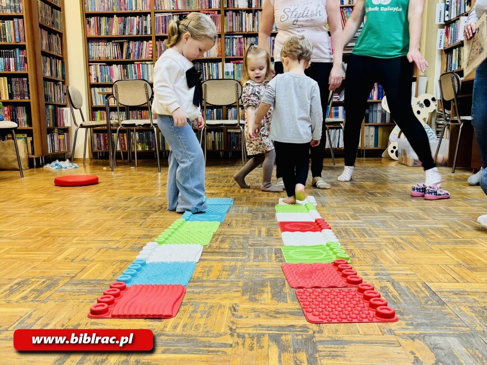 Zdjęcie w galerii na portalu naszraciborz.pl: Ruch to podstawa! Multisensorki w bibliotece w Ocicach wiadomości z regionu