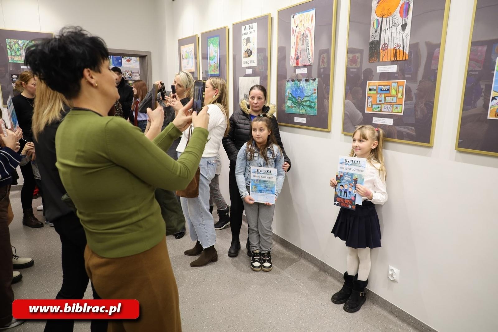 Zdjęcie w galerii na portalu naszraciborz.pl: Ogólnopolski konkurs plastyczny Podróże z Juliuszem Verne'em rozstrzygnięty wiadomości z regionu