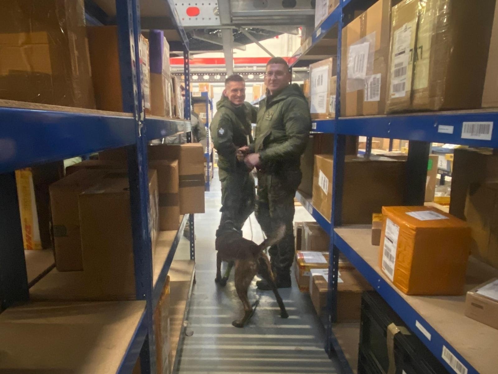 Zdjęcie w galerii na portalu naszraciborz.pl: Czworonożni strażnicy graniczni, żołnierze i policjanci szkolili się w Chorzowie wiadomości z regionu