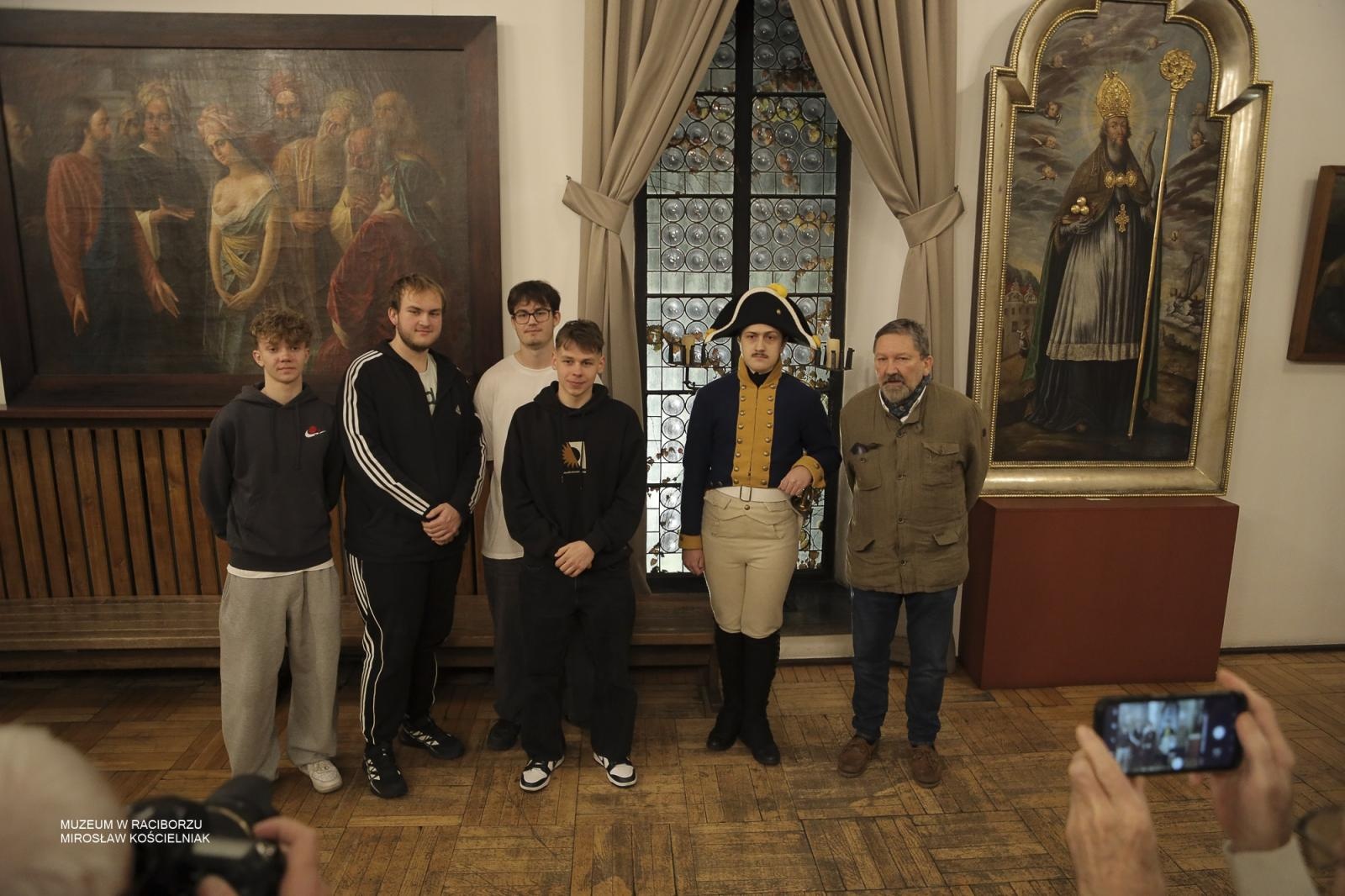 Zdjęcie w galerii na portalu naszraciborz.pl: Spotkanie o wojnach napoleońskich w Raciborzu. Historyczna opowieść o wydarzeniach na Śląsku wiadomości z regionu