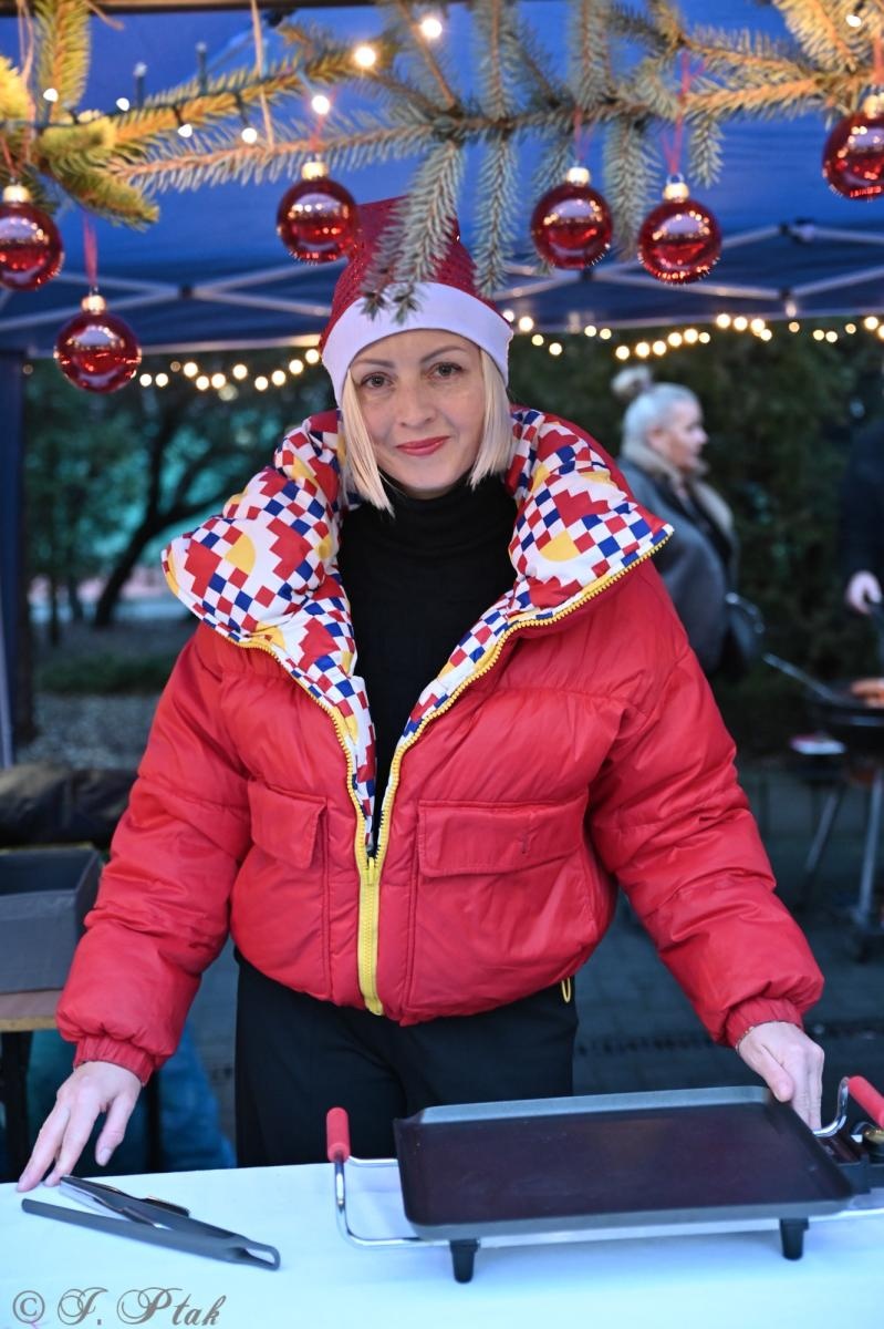 Zdjęcie w galerii na portalu naszraciborz.pl: Kiermasz świąteczny w SP 15. Rękodzieło, gastronomia i występy uczniów [FOTO i WIDEO] wiadomości z regionu