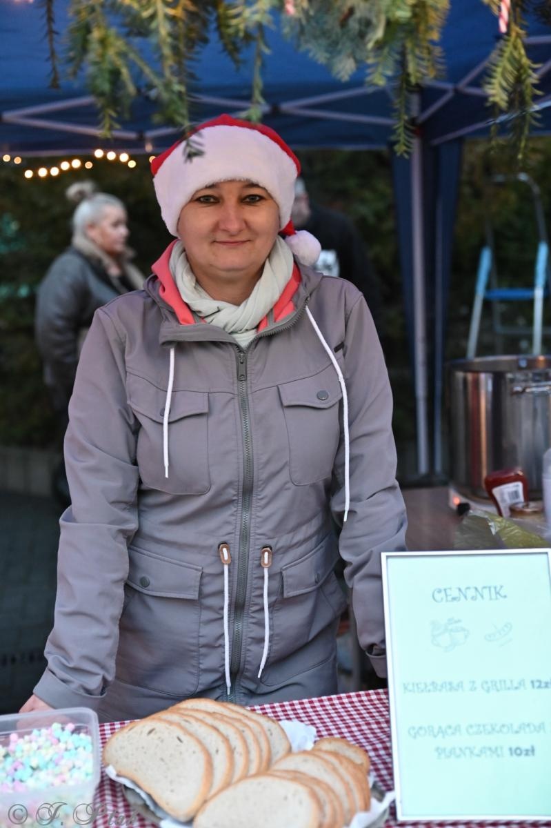 Zdjęcie w galerii na portalu naszraciborz.pl: Kiermasz świąteczny w SP 15. Rękodzieło, gastronomia i występy uczniów [FOTO i WIDEO] wiadomości z regionu