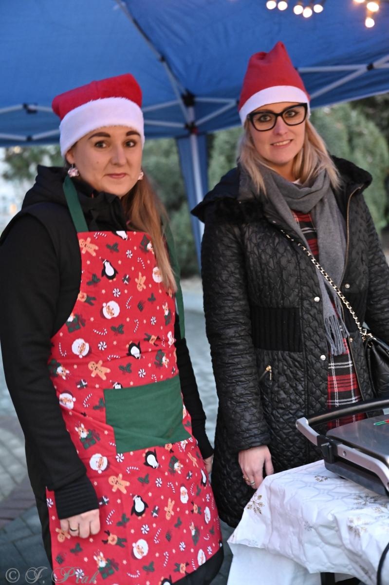 Zdjęcie w galerii na portalu naszraciborz.pl: Kiermasz świąteczny w SP 15. Rękodzieło, gastronomia i występy uczniów [FOTO i WIDEO] wiadomości z regionu