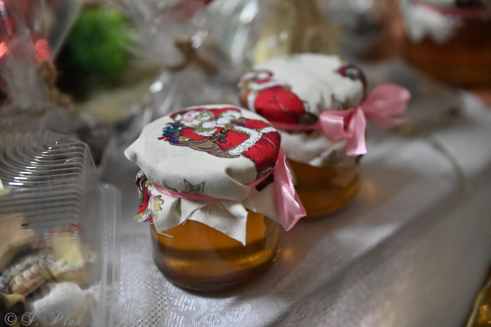 Zdjęcie w galerii na portalu naszraciborz.pl: Kiermasz świąteczny w SP 15. Rękodzieło, gastronomia i występy uczniów [FOTO i WIDEO] wiadomości z regionu