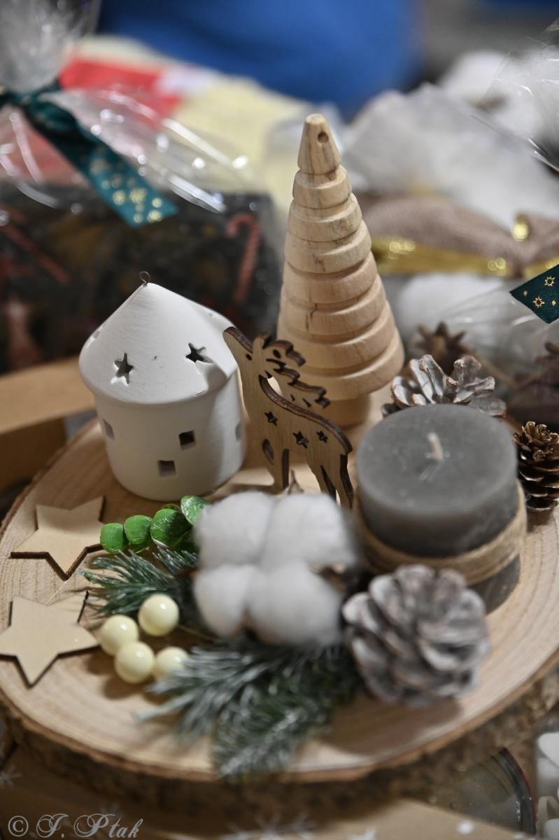 Zdjęcie w galerii na portalu naszraciborz.pl: Kiermasz świąteczny w SP 15. Rękodzieło, gastronomia i występy uczniów [FOTO i WIDEO] wiadomości z regionu