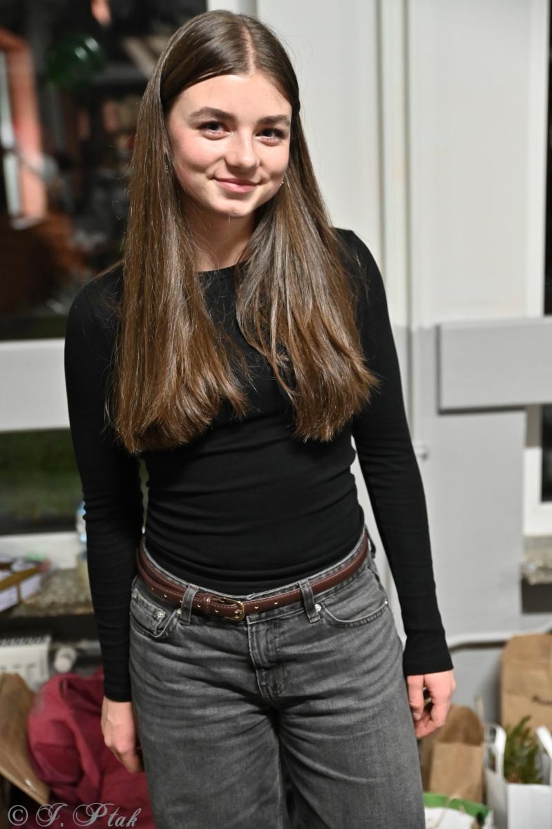 Zdjęcie w galerii na portalu naszraciborz.pl: Kiermasz świąteczny w SP 15. Rękodzieło, gastronomia i występy uczniów [FOTO i WIDEO] wiadomości z regionu