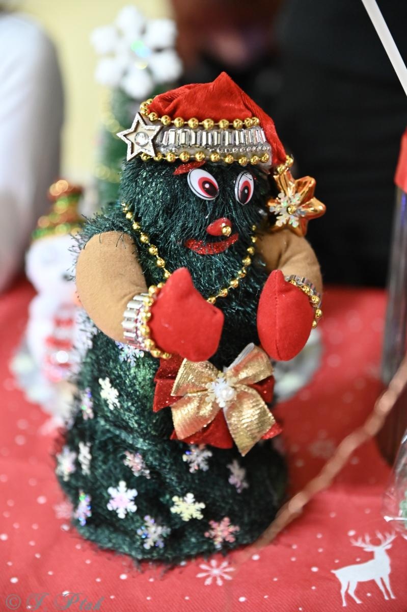 Zdjęcie w galerii na portalu naszraciborz.pl: Kiermasz świąteczny w SP 15. Rękodzieło, gastronomia i występy uczniów [FOTO i WIDEO] wiadomości z regionu