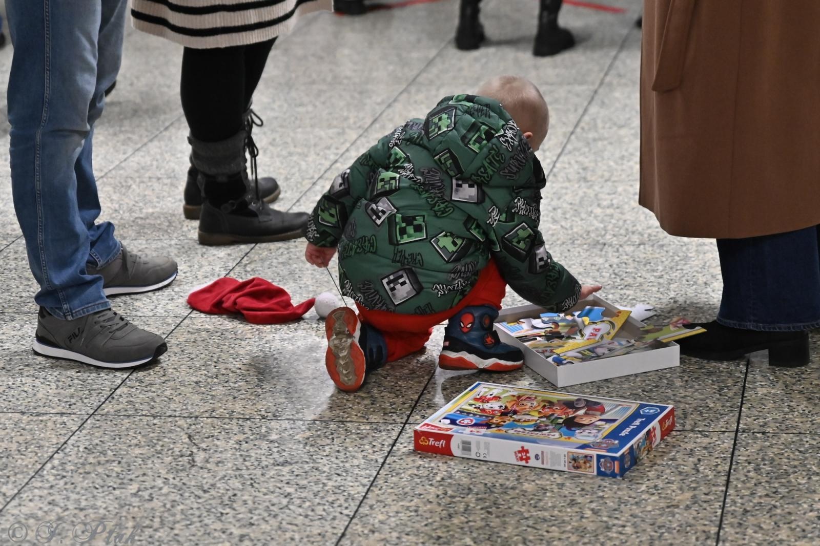 Zdjęcie w galerii na portalu naszraciborz.pl: Kiermasz świąteczny w SP 15. Rękodzieło, gastronomia i występy uczniów [FOTO i WIDEO] wiadomości z regionu