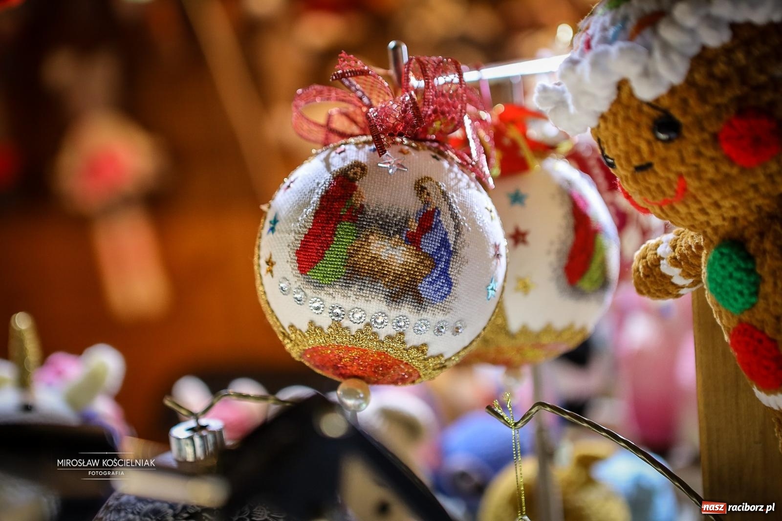 Zdjęcie w galerii na portalu naszraciborz.pl: Nowa odsłona Jarmarku Świątecznego w Raciborzu - choinka rozbłysła wśród platanów [FOTO i WIDEO] wiadomości z regionu