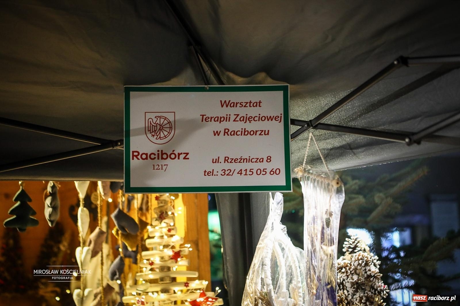 Zdjęcie w galerii na portalu naszraciborz.pl: Nowa odsłona Jarmarku Świątecznego w Raciborzu - choinka rozbłysła wśród platanów [FOTO i WIDEO] wiadomości z regionu