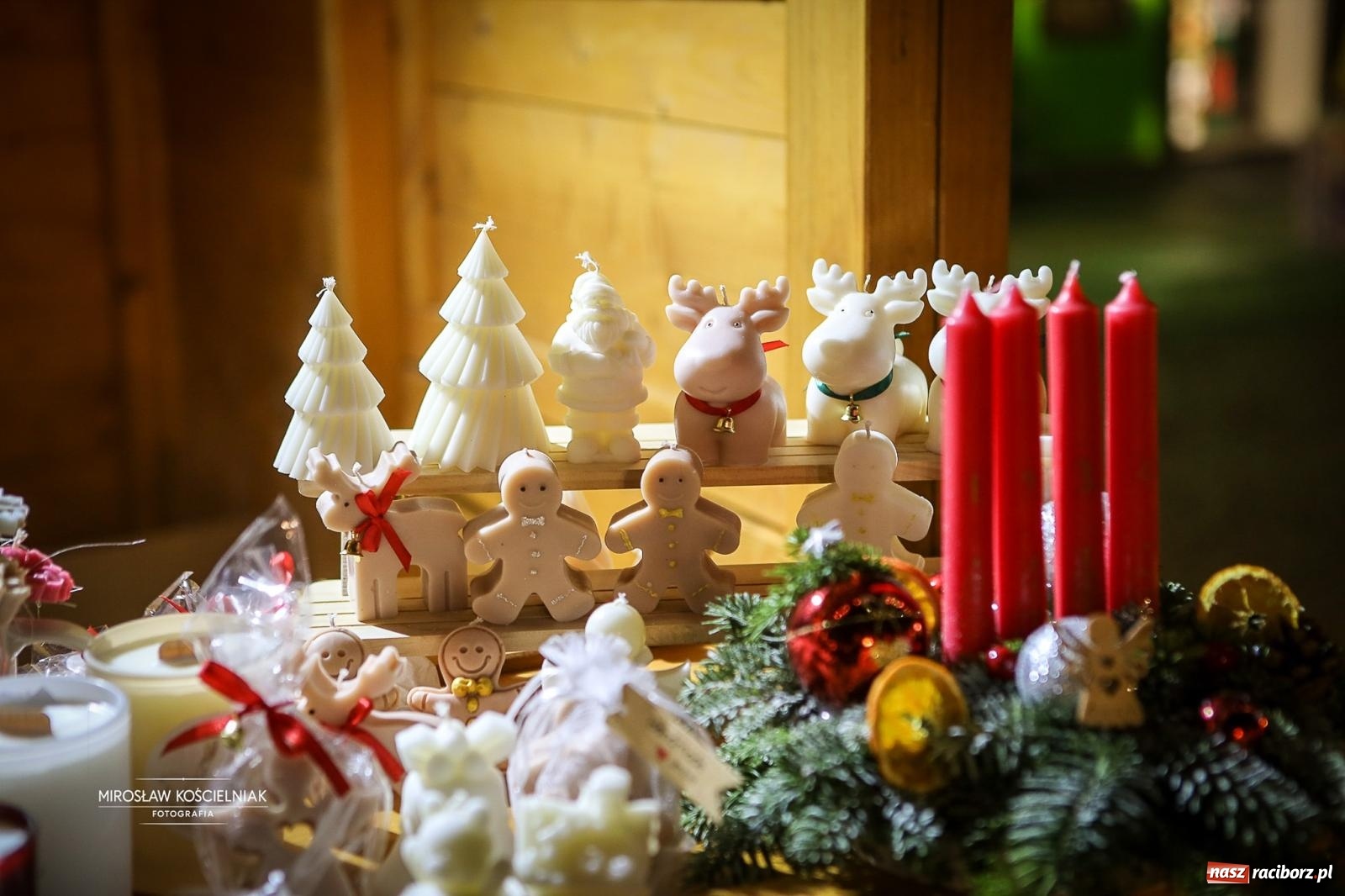 Zdjęcie w galerii na portalu naszraciborz.pl: Nowa odsłona Jarmarku Świątecznego w Raciborzu - choinka rozbłysła wśród platanów [FOTO i WIDEO] wiadomości z regionu