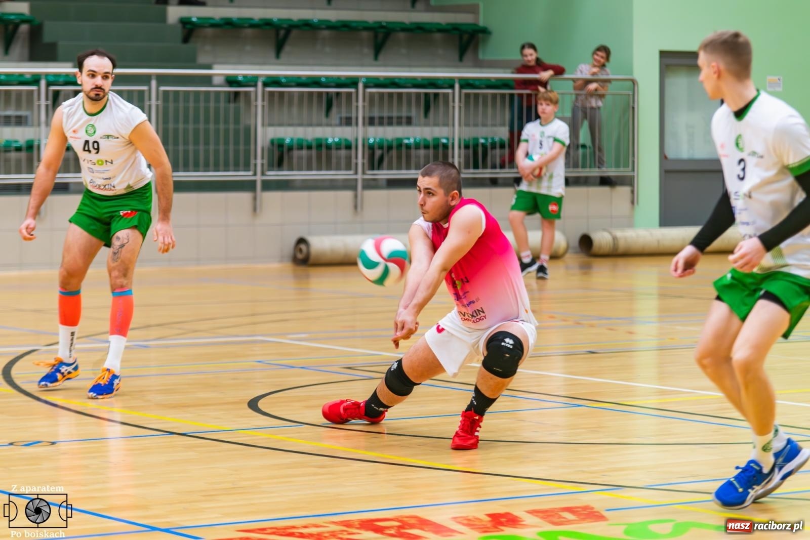 Zdjęcie w galerii na portalu naszraciborz.pl: Siatkarski dreszczowiec w Raciborzu. Pierwsza faza sezonu zakończona awansem do najlepszej ósemki [FOTO i WIDEO] wiadomości z regionu