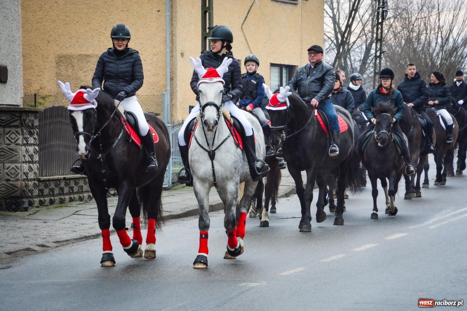 Zdjęcie w galerii na portalu naszraciborz.pl: Procesja konna do Mikołaszka – żywa tradycja Krzanowic [FOTO i WIDEO] wiadomości z regionu