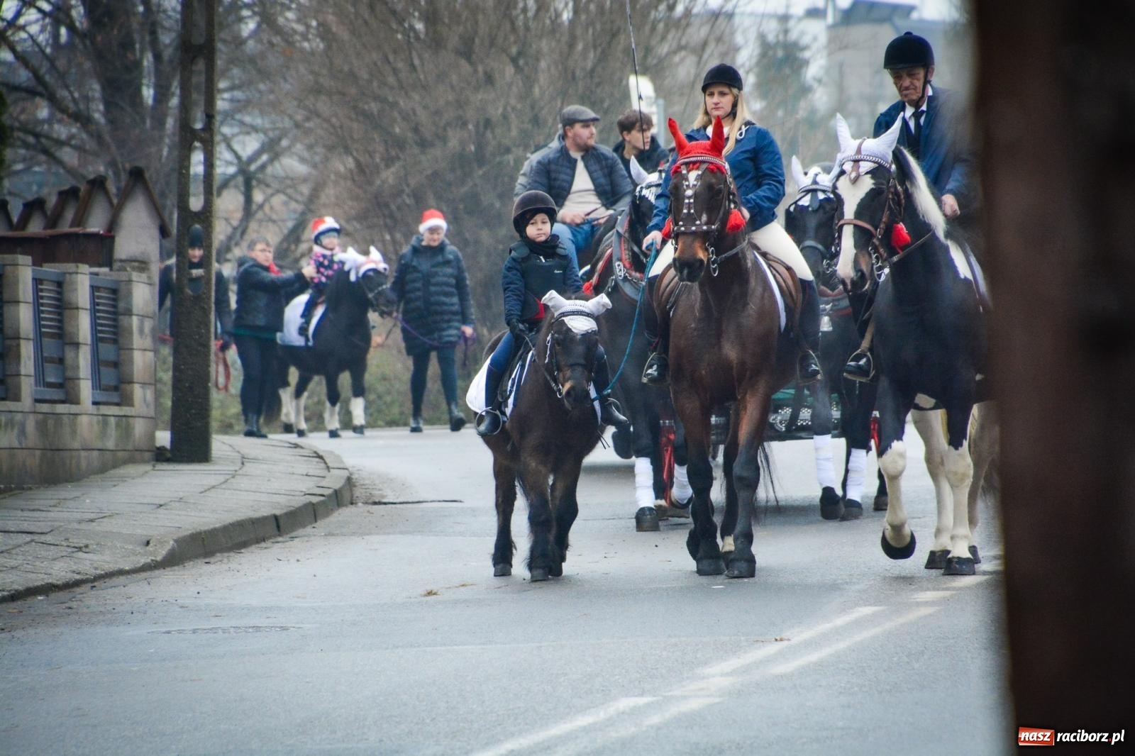 Zdjęcie w galerii na portalu naszraciborz.pl: Procesja konna do Mikołaszka – żywa tradycja Krzanowic [FOTO i WIDEO] wiadomości z regionu
