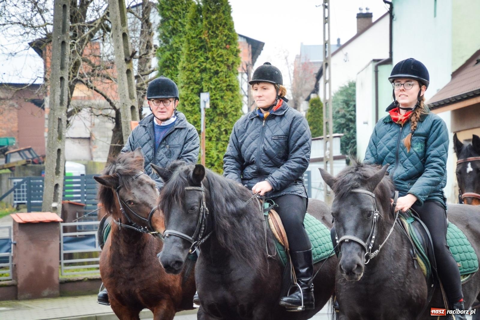 Zdjęcie w galerii na portalu naszraciborz.pl: Procesja konna do Mikołaszka – żywa tradycja Krzanowic [FOTO i WIDEO] wiadomości z regionu