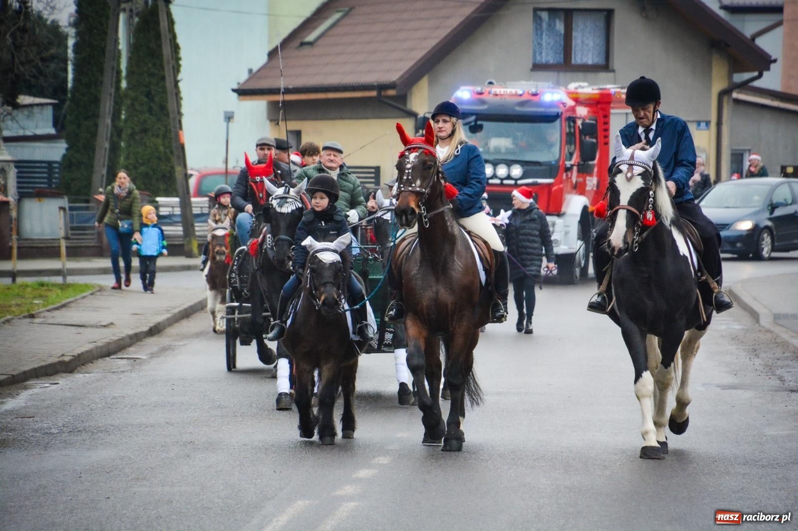 Zdjęcie w galerii na portalu naszraciborz.pl: Procesja konna do Mikołaszka – żywa tradycja Krzanowic [FOTO i WIDEO] wiadomości z regionu